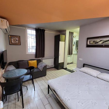 Мини Дом Целиком Около Мед Центра Астхик Hotel Yerevan Ngoại thất bức ảnh