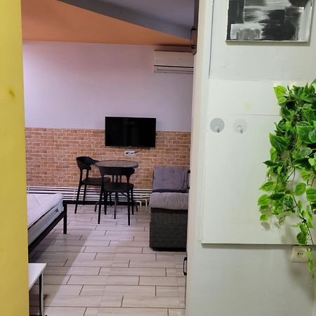 Мини Дом Целиком Около Мед Центра Астхик Hotel Yerevan Ngoại thất bức ảnh