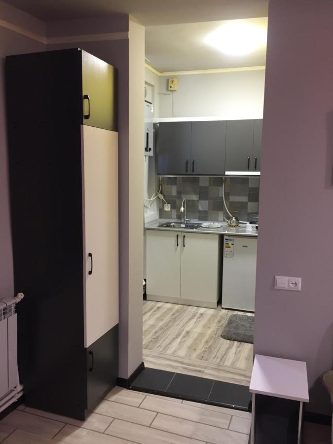 Мини Дом Целиком Около Мед Центра Астхик Hotel Yerevan Ngoại thất bức ảnh