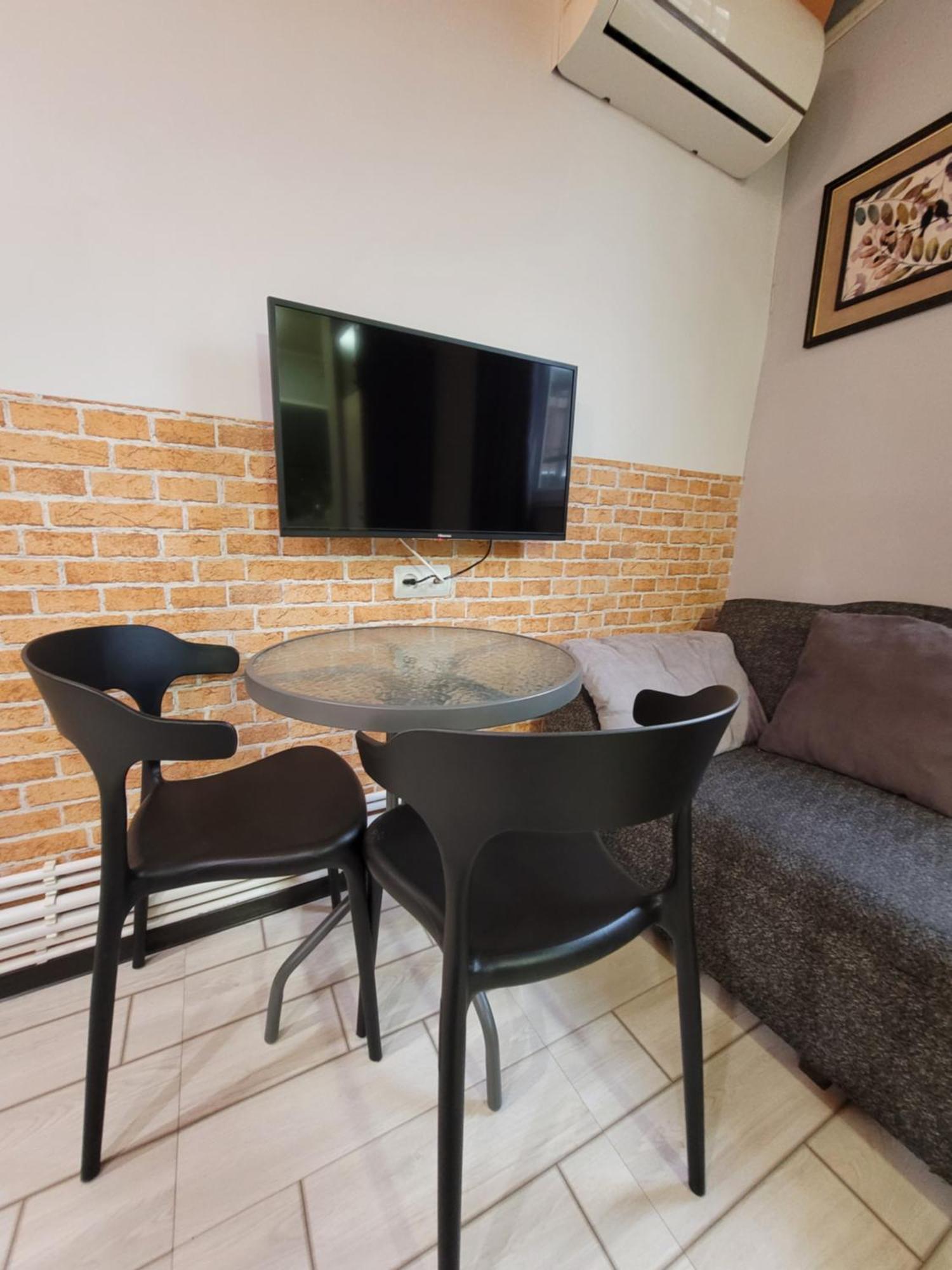 Мини Дом Целиком Около Мед Центра Астхик Hotel Yerevan Ngoại thất bức ảnh