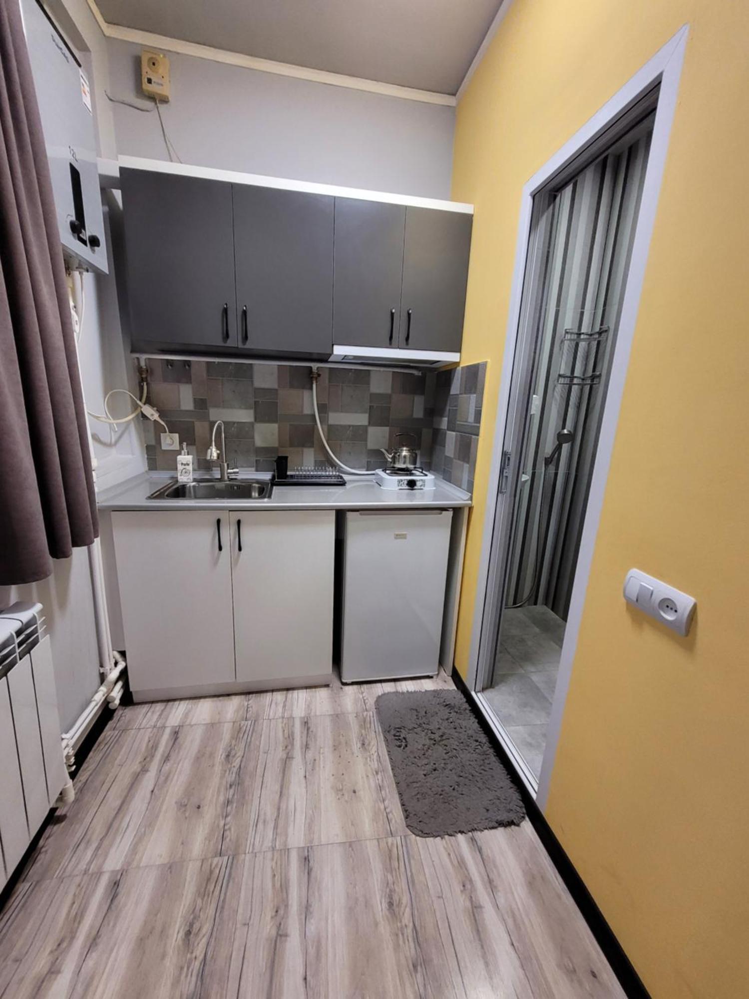 Мини Дом Целиком Около Мед Центра Астхик Hotel Yerevan Ngoại thất bức ảnh